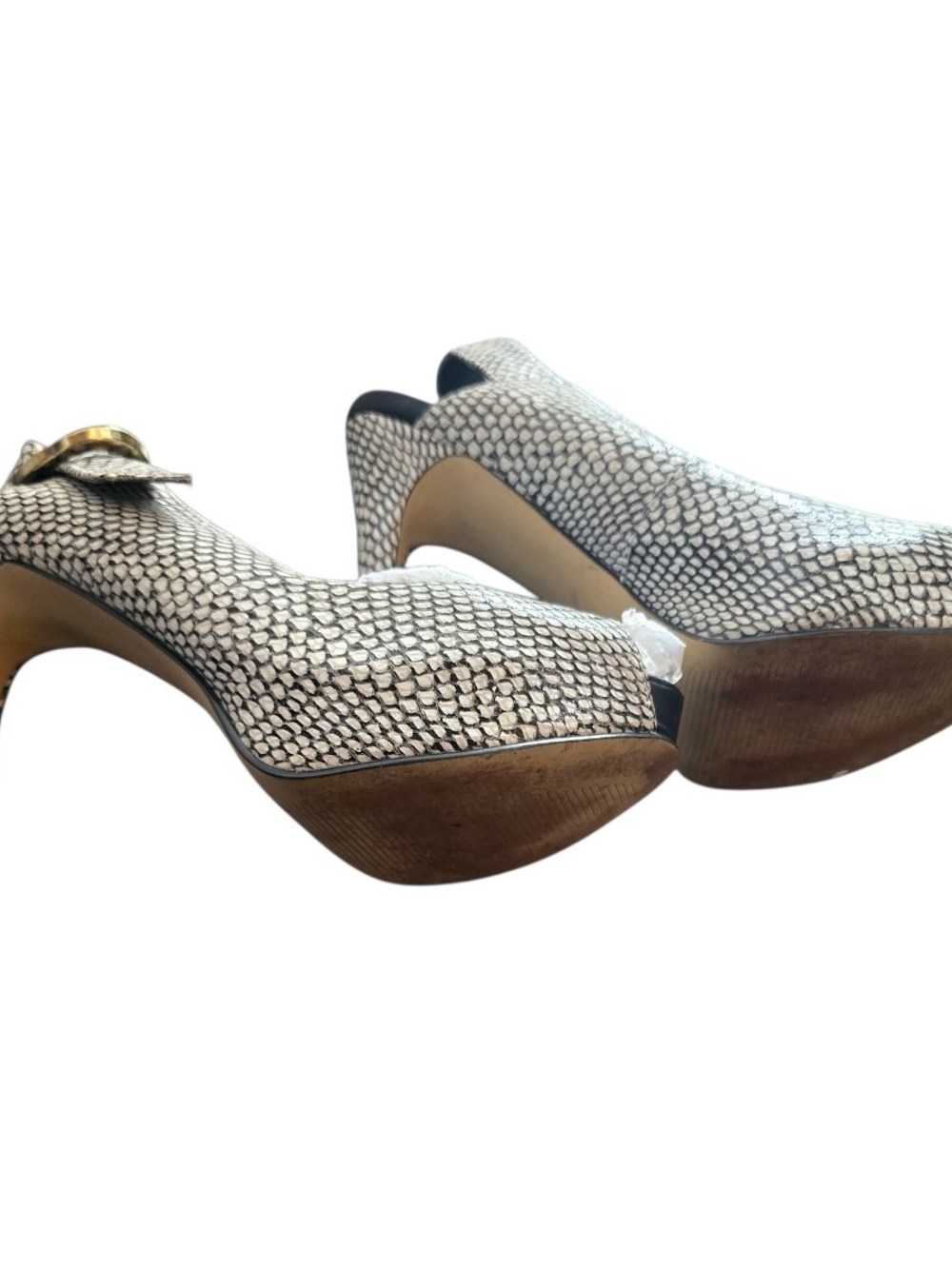 Guess Peep-Toe Textured Platform Heels in Cream and Black Size 6.5